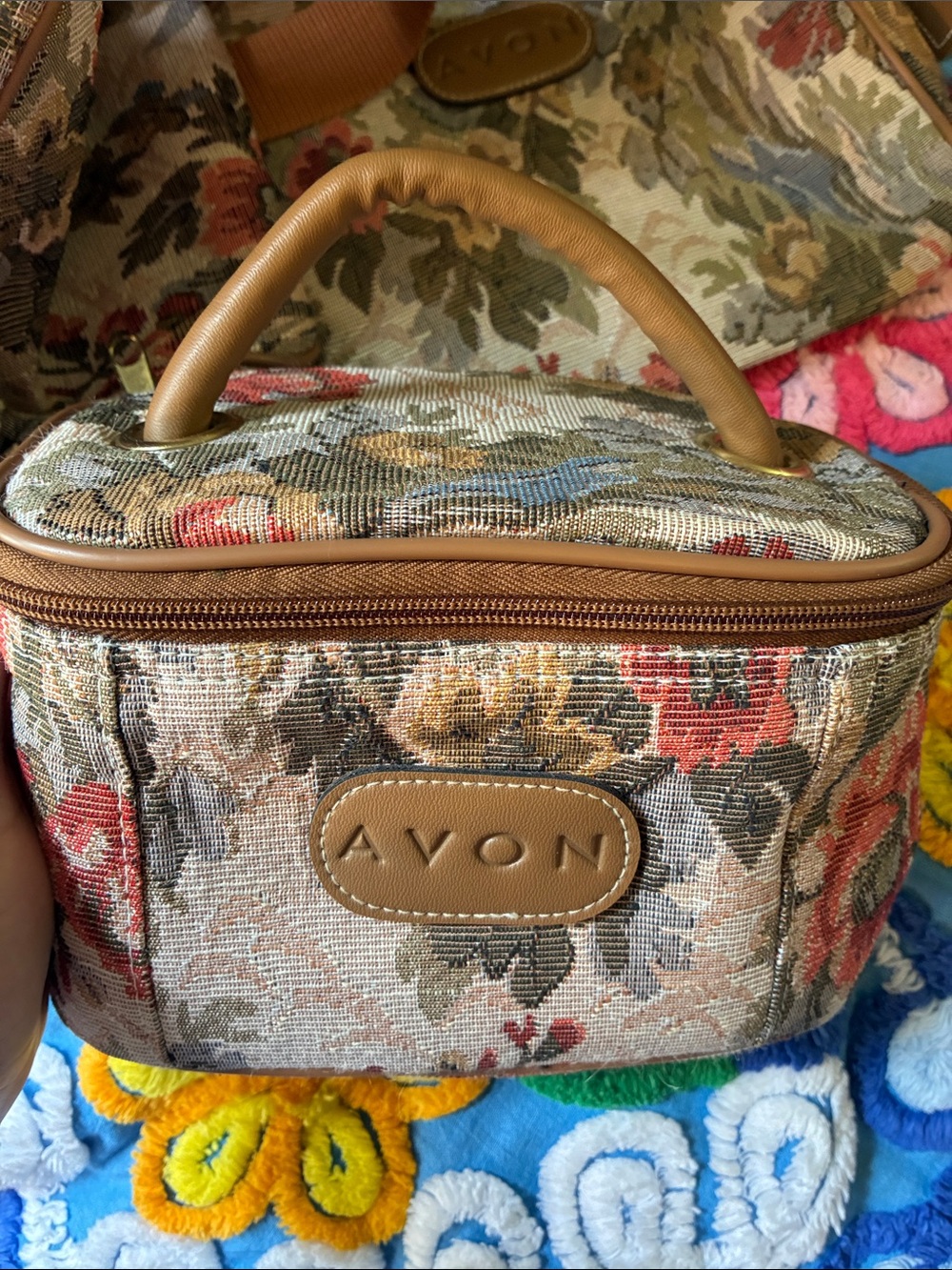 Vintage Avon Floral Tapestry 4 Piece Travel bag set Like New - Picture 9 of 10